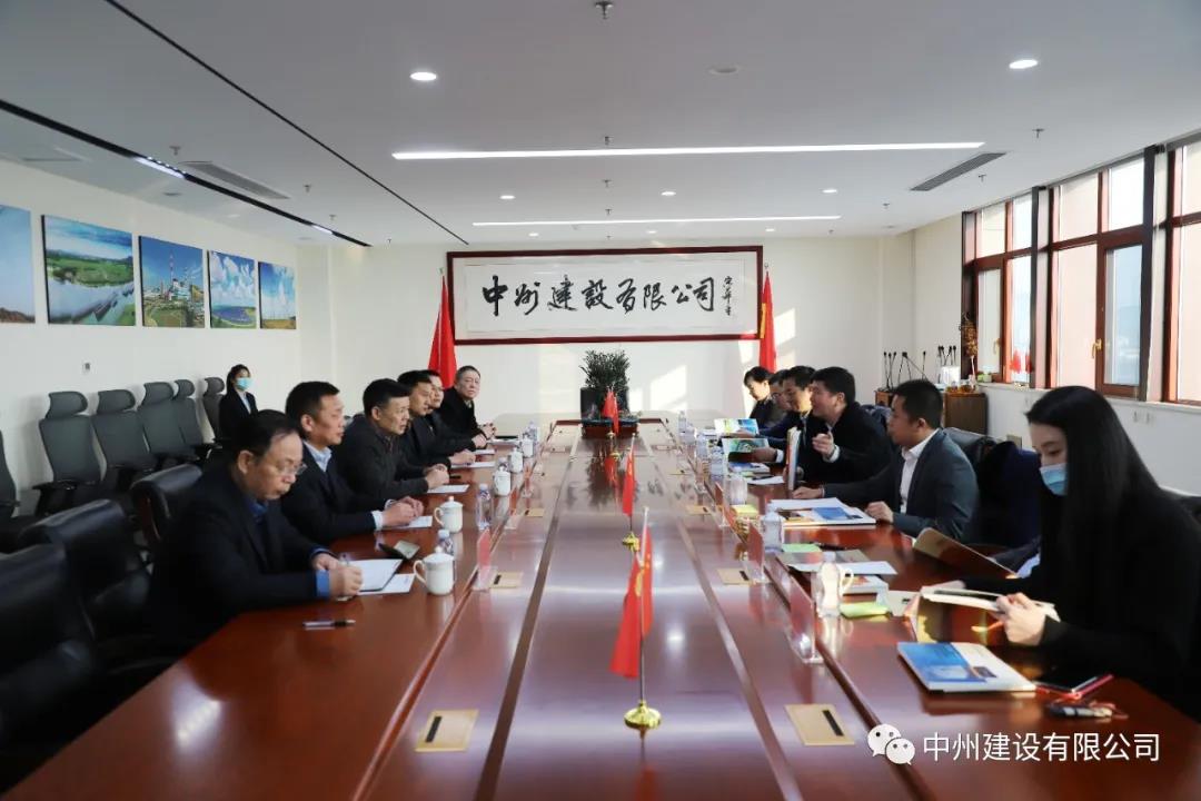大唐河南清潔能源有限責任公司總經(jīng)理王永民、金風科技集團國內(nèi)營銷中心副總經(jīng)理韓明剛一行到我司參觀考察